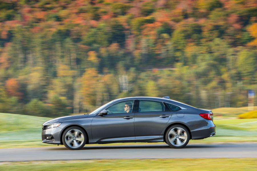  Honda Accord Touring Hybrid 2017 года  (NA) (фото 132 из 170)